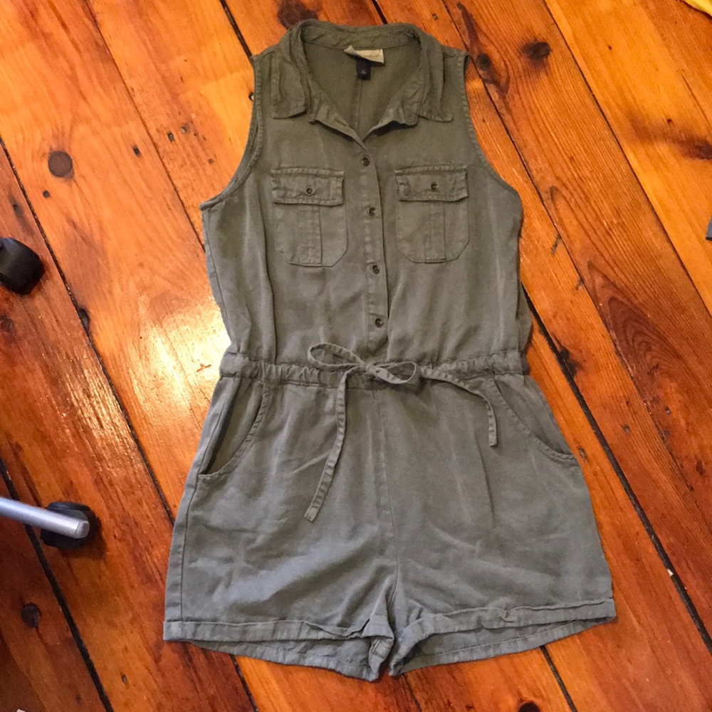 Universal thread army green safari romper